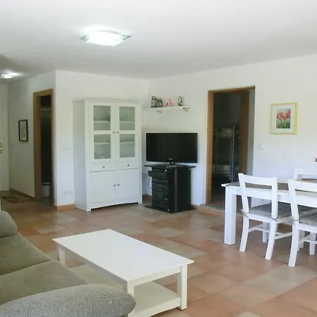 104649 In Apartment